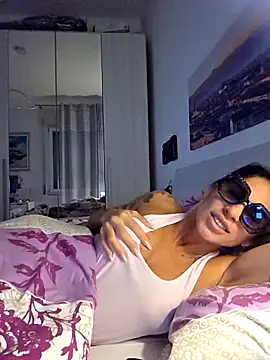 Snapshot of sexy7883 chatting on October 21, 4:35 am sexy7883 online show from October 21, 4:35 am