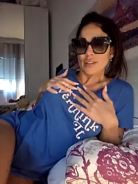 Snapshot of sexy7883 chatting on October 24, 6:10 am sexy7883 online show from October 24, 6:10 am