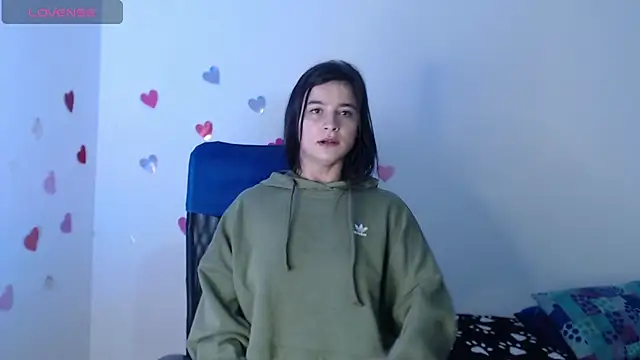 Snapshot of littleemma_77 chatting on October 10, 10:03 am littleemma 77 online show from October 10, 10:03 am