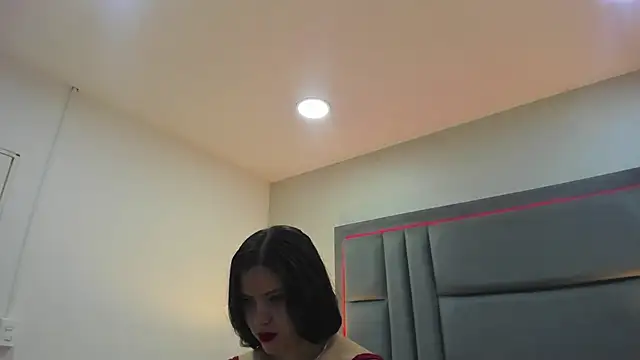 NahiaMonet online show from November 8, 11:32 am