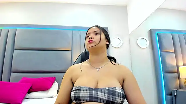 NahiaMonet online show from November 19, 11:43 am