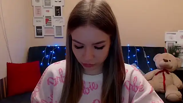 Snapshot of aSingleOne chatting on March 5, 7:32 pm aSingleOne online show from March 5, 7:32 pm