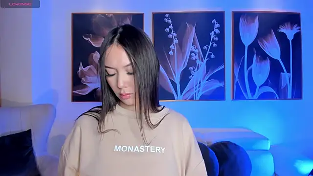 AnnaHoffman  online show from October 16, 1:12 pm