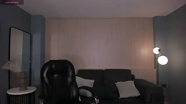 MayaMoretti  online show from April 5, 3:36 am