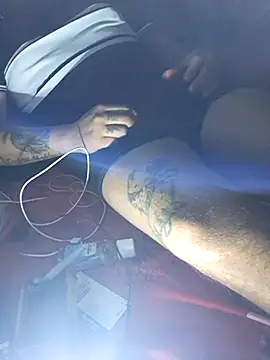 Snapshot of johnboones10 chatting on January 6, 9:35 am johnboones10 online show from January 6, 9:35 am