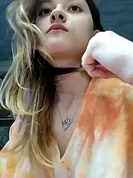 LillySvon online show from May 7, 2:11 pm