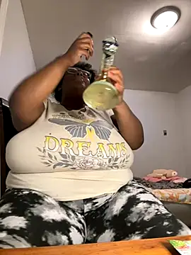 Snapshot of bunbun420247 chatting on November 17, 3:12 am bunbun420247 online show from November 17, 3:12 am