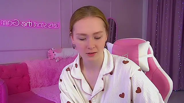 Snapshot of AgataFoxley chatting on October 6, 7:06 am AgataFoxley online show from October 6, 7:06 am