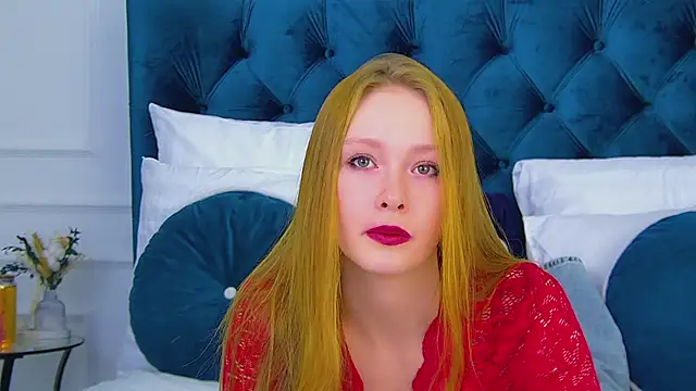 Snapshot of AgataFoxley chatting on October 13, 7:30 am AgataFoxley online show from October 13, 7:30 am