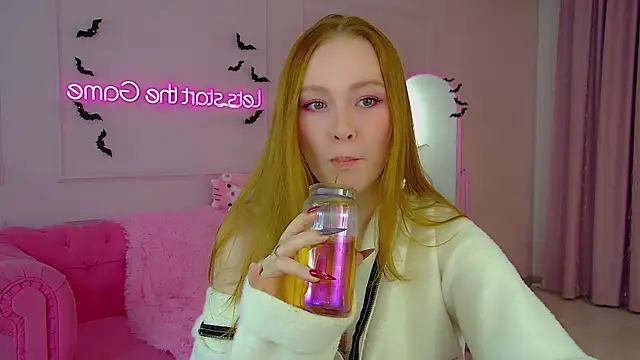 Snapshot of AgataFoxley chatting on October 20, 7:20 am AgataFoxley online show from October 20, 7:20 am