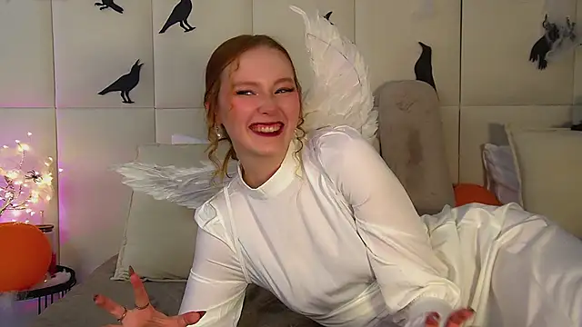 Snapshot of AgataFoxley chatting on October 25, 6:43 am AgataFoxley online show from October 25, 6:43 am