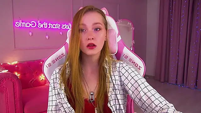 Snapshot of AgataFoxley chatting on December 1, 7:02 am AgataFoxley online show from December 1, 7:02 am