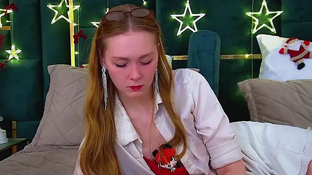 Snapshot of AgataFoxley chatting on December 4, 6:16 pm AgataFoxley online show from December 4, 6:16 pm