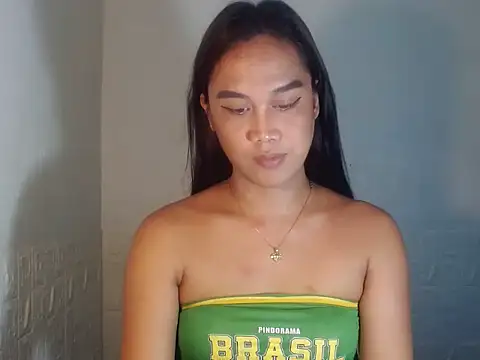 Snapshot of LatinaEmpress chatting on February 6, 3:22 am LatinaEmpress online show from February 6, 3:22 am