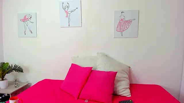 Snapshot of Hill_Brownie chatting on October 22, 12:16 pm Hill Brownie online show from October 22, 12:16 pm