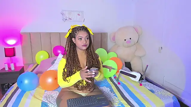 Snapshot of Hill_Brownie chatting on November 8, 12:49 pm Hill Brownie online show from November 8, 12:49 pm