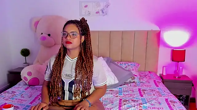 Snapshot of Hill_Brownie chatting on December 5, 1:20 pm Hill Brownie online show from December 5, 1:20 pm