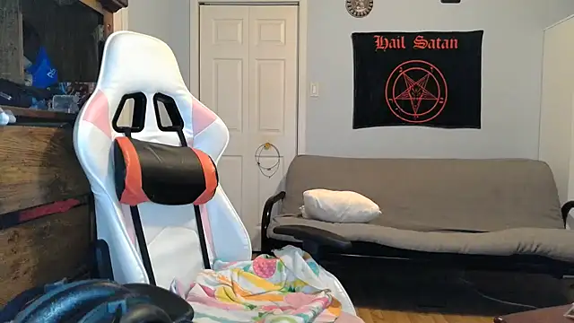 Snapshot of Ardokks chatting on October 13, 2:33 am Ardokks online show from October 13, 2:33 am