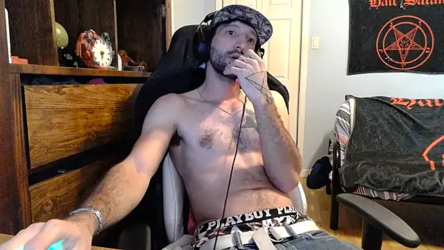 Snapshot of Ardokks chatting on November 19, 7:36 pm Ardokks online show from November 19, 7:36 pm