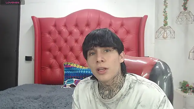 Snapshot of Iantwink18 chatting on March 26, 8:47 pm Iantwink18 online show from March 26, 8:47 pm