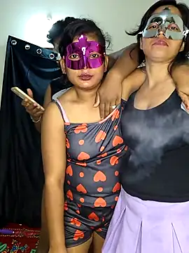 Snapshot of Family02 chatting on September 19, 5:02 pm Family02 online show from September 19, 5:02 pm