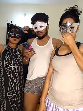 Snapshot of Family02 chatting on September 27, 4:34 pm Family02 online show from September 27, 4:34 pm