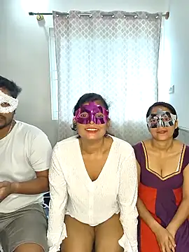 Snapshot of Family02 chatting on October 29, 6:48 am Family02 online show from October 29, 6:48 am