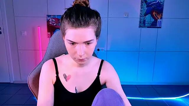 AliceCUNTach online show from November 15, 5:05 am