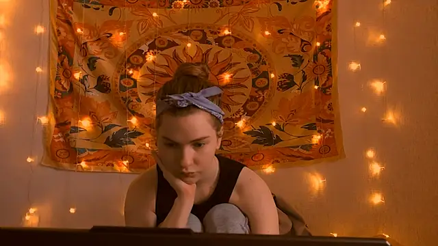 AliceCUNTach online show from April 3, 5:05 am