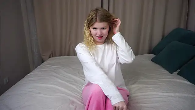 ShontaWasilko online show from September 25, 8:12 pm