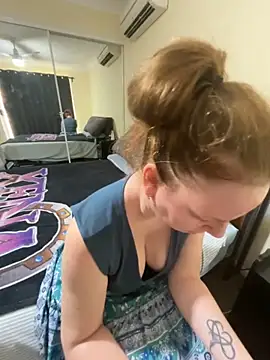 aussiepeaches online show from November 11, 1:49 am