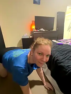 aussiepeaches online show from November 12, 2:06 pm