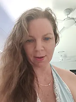 aussiepeaches online show from April 9, 2:22 am