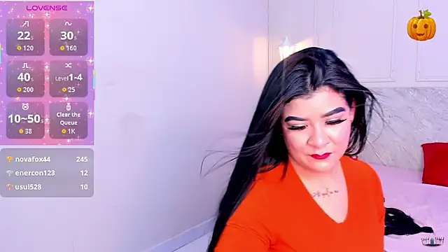 Snapshot of TianaGlow26 chatting on October 31, 7:26 pm TianaGlow26 online show from October 31, 7:26 pm