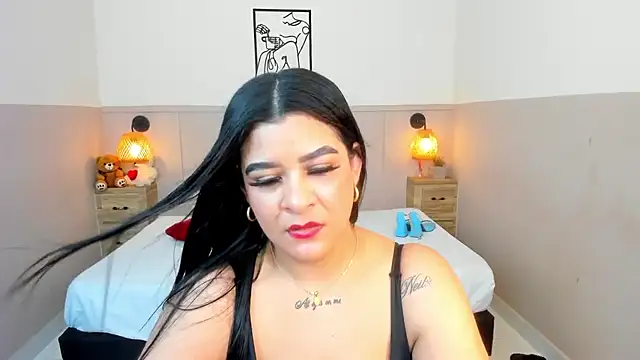 Snapshot of TianaGlow26 chatting on November 13, 7:46 pm TianaGlow26 online show from November 13, 7:46 pm