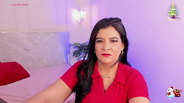 Snapshot of TianaGlow26 chatting on November 25, 7:47 pm TianaGlow26 online show from November 25, 7:47 pm