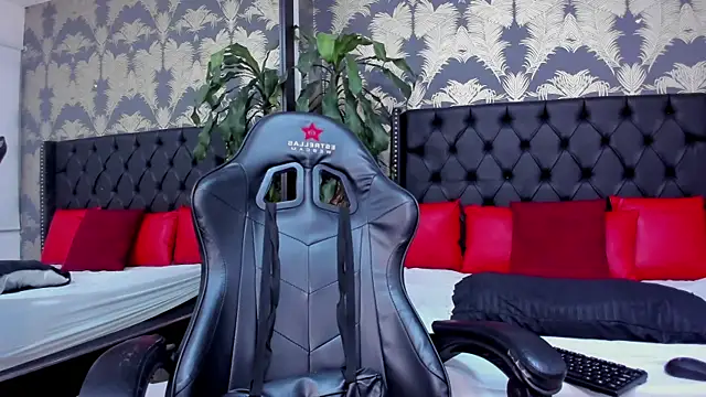 Lean Portman online show from April 21, 1:39 pm