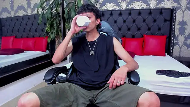 Lean Portman online show from April 22, 3:02 pm