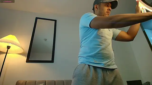 Snapshot of Misterjhons2 chatting on September 30, 4:56 pm Misterjhons2 online show from September 30, 4:56 pm