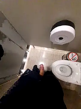 Snapshot of winter0cold_ chatting on October 13, 9:31 am winter0cold online show from October 13, 9:31 am