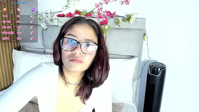 Snapshot of Aliina__Sauvage chatting on October 10, 12:37 pm Aliina Sauvage online show from October 10, 12:37 pm