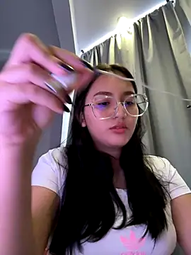 Snapshot of Angeldusttt chatting on September 25, 4:54 pm Angeldusttt online show from September 25, 4:54 pm