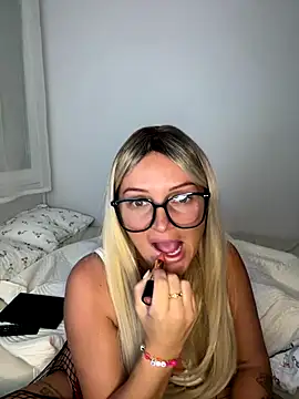 Snapshot of madiiy chatting on September 25, 7:17 pm madiiy online show from September 25, 7:17 pm