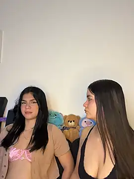 Snapshot of Ashley_and_Zoe chatting on May 28, 2:14 pm Ashley and Zoe online show from May 28, 2:14 pm