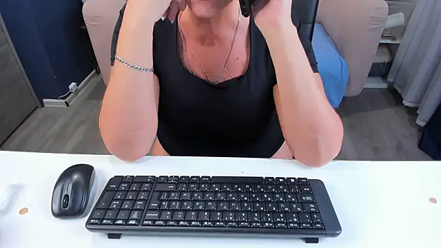 HotandMature online show from September 13, 9:20 am