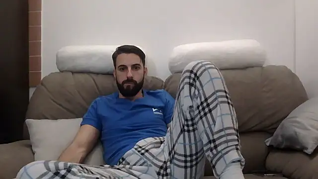 Amicisegreti online show from January 14, 8:58 pm