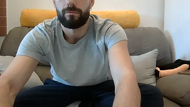 Amicisegreti online show from February 19, 12:45 pm