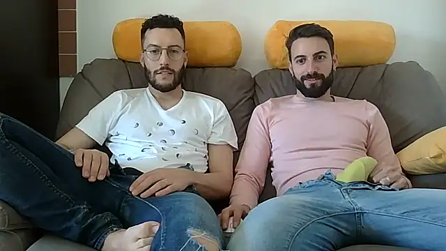 Amicisegreti online show from April 8, 2:28 pm