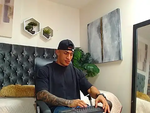 Snapshot of adrian_ray chatting on October 7, 5:43 pm adrian ray online show from October 7, 5:43 pm