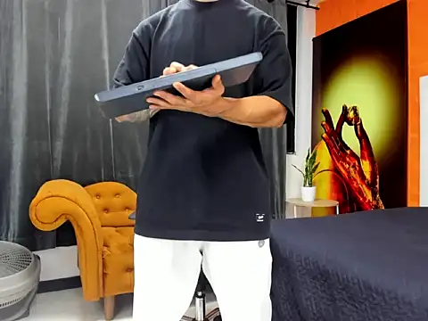 Snapshot of adrian_ray chatting on November 17, 5:52 pm adrian ray online show from November 17, 5:52 pm